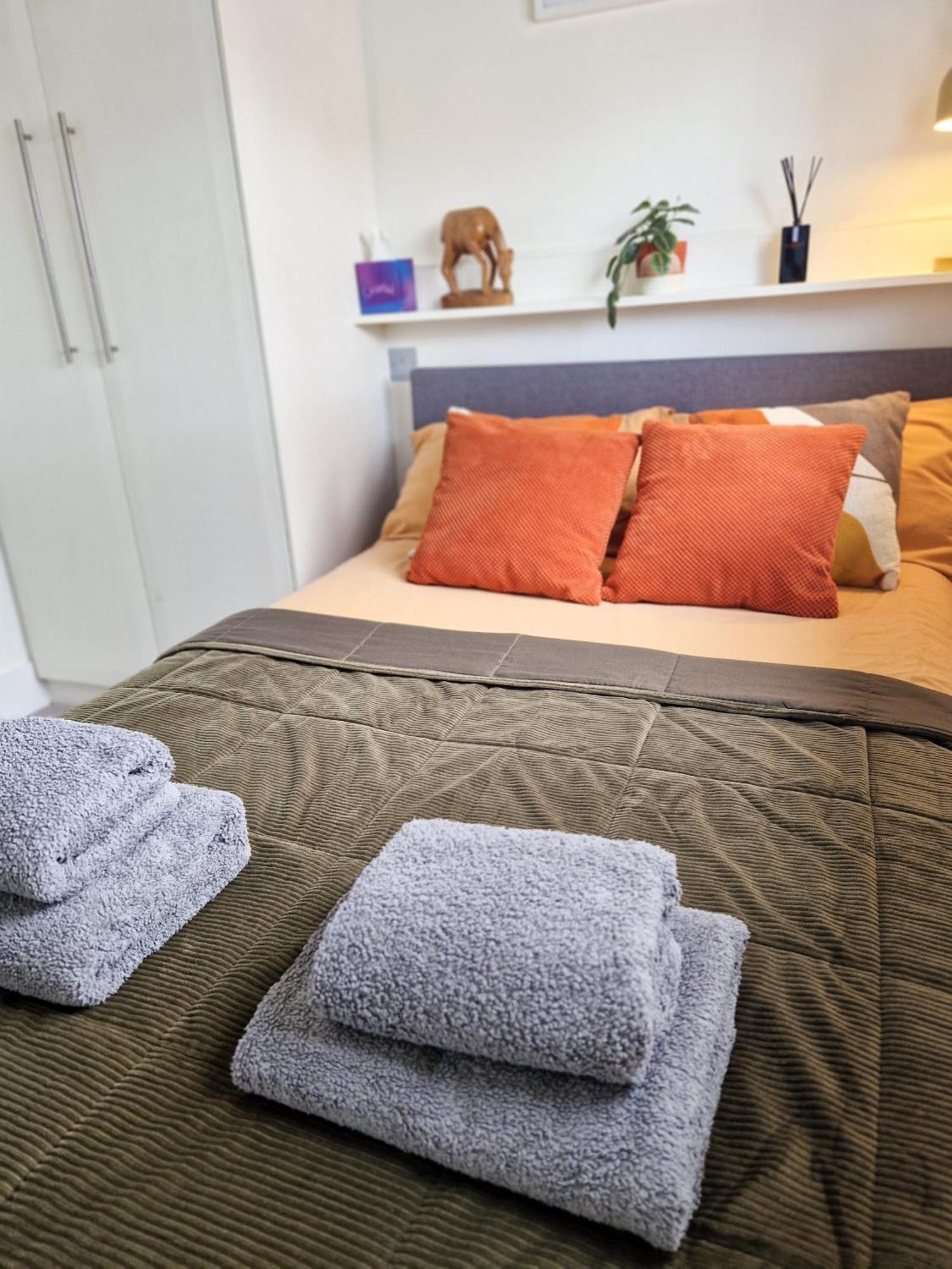 1-Bed Apartment, Close To Kensington Olympia With Free Wi-Fi & Netflix Londres Exterior foto